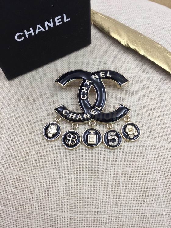 Chanel Brooch 425